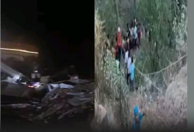 12 killed as private bus crashes into gorge on Mumbai-Pune Highway . 12 killed as private bus crashes into gorge on Mumbai-Pune Highway .