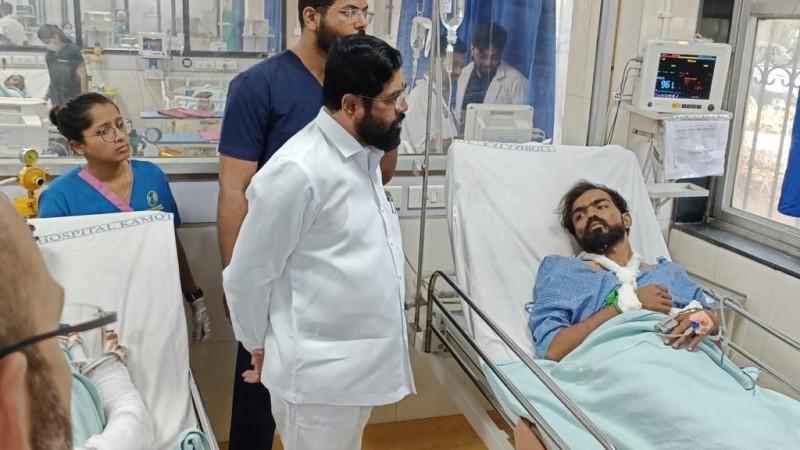 CM visits the victims of heat stroke in a private hospital... CM visits the victims of heat stroke in a private hospital...