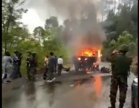 5 soldiers killed as army vehicle catches fire in suspected terror attack Five army soldiers were killed while one soldier was injured in Jammu and Kashmir's Poonch district on Thursday when the vehicle they were travelling in caught fire due to likely use of grenades by the terrorists, the army said.