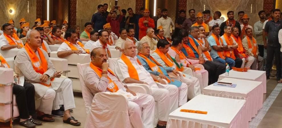 PM Modi holds conversation with BJP workers