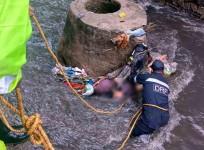 Hyderabad: A rescue operation is underway after a nine-year-old girl was washed away when she fell into a roadside drainage due to heavy rains, in Hyderabad on Saturday, April 29, 2023.