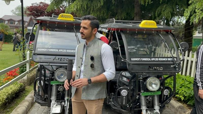 KYARI distributes e-rickshaws to J&K's underprivileged families; contributes towards sustainability, employment KYARI distributes e-rickshaws to J&K's underprivileged families; contributes towards sustainability, employment