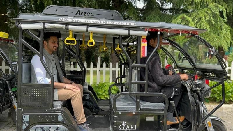 KYARI distributes e-rickshaws to J&K's underprivileged families; contributes towards sustainability, employment KYARI distributes e-rickshaws to J&K's underprivileged families; contributes towards sustainability, employment