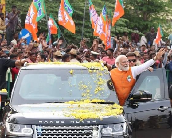 Tumkur: Prime Minister Narendra Modi during a roadshow ahead of Karnataka assembly elections, in Tumkur, on Friday, May 05, 2023.(Photo:IANS/Twitter) Modi roadshow