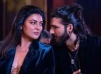 Sushmita Sen, Rohman Shawl