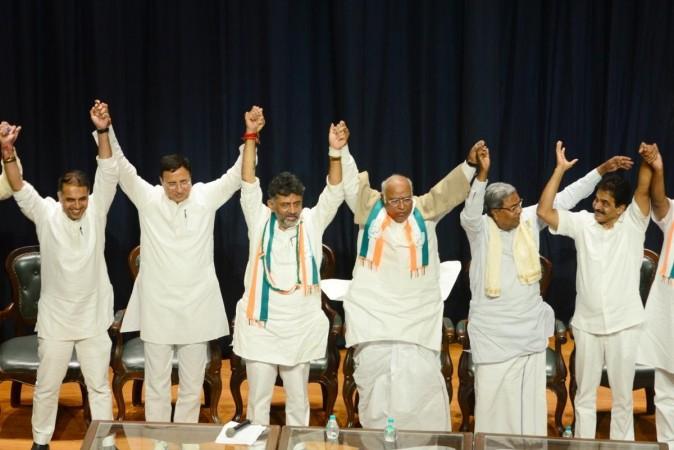 Stage set for Cong meet in K'taka, new CM likely to take oath on Monday Stage set for Cong meet in K'taka, new CM likely to take oath on Monday