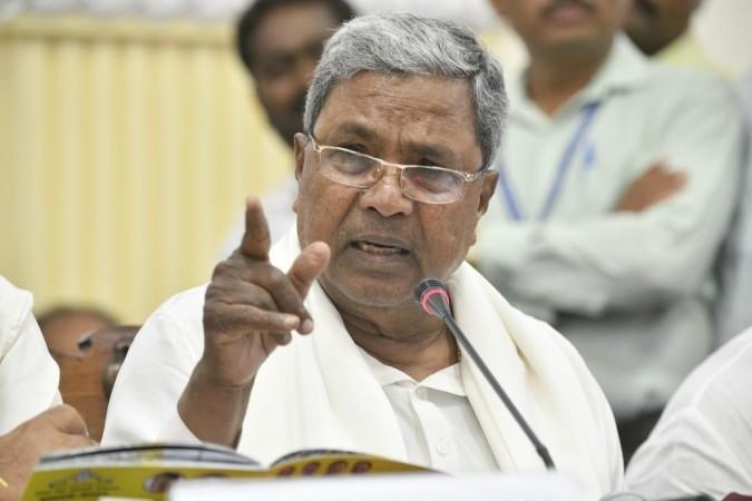 Siddaramaiah says 'No' to flowers, welcomes books instead - IBTimes India