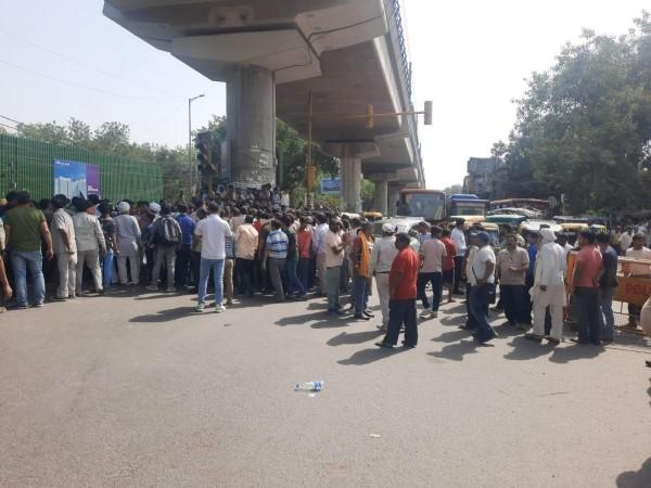 Speeding BMW crushes man to death in Delhi Speeding BMW crushes man to death in Delhi