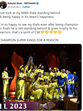 dhoni gives trophy to youngsters