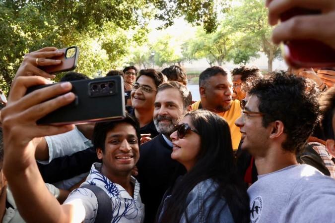 Rahul Gandhi with faculty and students at Stanford University Rahul Gandhi