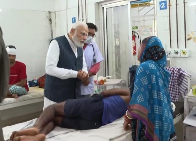 Balasore : Prime Minister Narendra Modi interacts with injured passengers of the Balasore train accident, in Balasore , Saturday, June 3, 2023. At least 261 people were killed and over 900 others suffered injuries in the accident that involved the Bengaluru-Howrah Superfast Express, the Shalimar-Chennai Central Coromandel Express, and a goods train. Prime Minister Narendra Modi interacts with injured passengers of the Balasore train accident, in Balasore , Saturday, June 3, 2023.