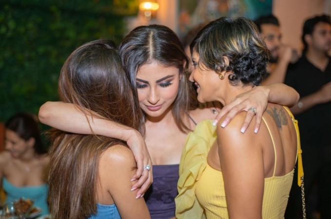 mouni and disha