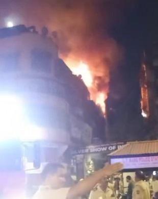 60 residents rescued, 1 hurt, in a fire that broke out in a 6-storied building in Zaveri Bazar, the country's jewellery hub in Kalbadevi area of South Mumbai, around 1.30 am today and put off after nearly six hours. 60 residents rescued, 1 hurt, in a fire that broke out in a 6-storied building in Zaveri Bazar, the country's jewellery hub in Kalbadevi area of South Mumbai, around 1.30 am today and put off after nearly six hours