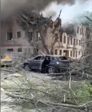 Rocket attack on Ukraine hospital kills 1, injures 15 Rocket attack on Ukraine hospital kills 1, injures 15