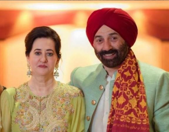 Sunny Deol‍‍`s wife Pooja‍‍`s ‍‍`sad‍‍` picture from Karan Deol‍‍`s wedding goes  viral, netizens have a lot to say: 