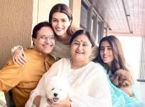 Kriti Sanon and family