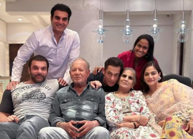 Salman Khan, Arbaaz Khan, Arpita Khan, Salma Khan, Salim Khan, Sohail Khan, Alvira Agnihotri Salman Khan, Arbaaz Khan, Arpita Khan, Salma Khan, Salim Khan, Sohail Khan, Alvira Agnihotri