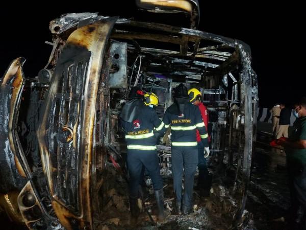Bus with passengers charred on Nagpur-Mumbai Super-Expressway bus accident