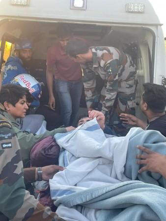 IAF Rescues Stranded Mountaineers In Kashmir IAF Rescues Stranded Mountaineers In Kashmir