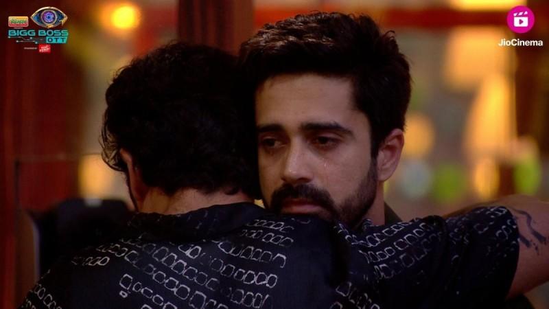 AVinash hugs jad