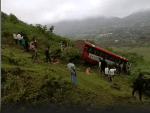 Woman Dead, 23 Injured As Mahabus Falls Into 400-Ft Deep Gorge Woman Dead, 23 Injured As Mahabus Falls Into 400-Ft Deep Gorge
