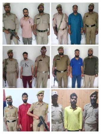 Drug smugglers arrested by Baramulla Police Pic Drug traffickers