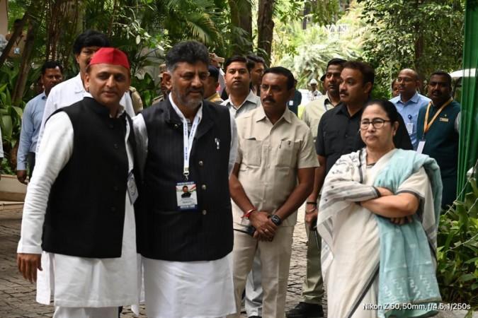 Opposition Meet Ends With 26 Parties Agreeing To Put Up United Fight Against BJP Under 'India' Banner Opposition Meet Ends With 26 Parties Agreeing To Put Up United Fight Against BJP Under 'India' Banner