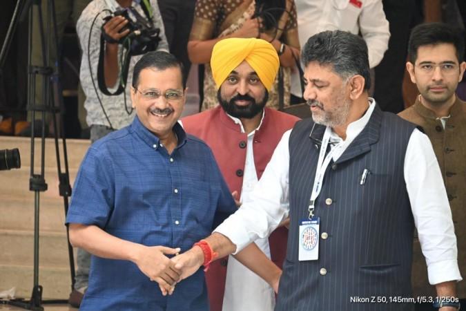 Opposition Meet Ends With 26 Parties Agreeing To Put Up United Fight Against BJP Under 'India' Banner Opposition Meet Ends With 26 Parties Agreeing To Put Up United Fight Against BJP Under 'India' Banner