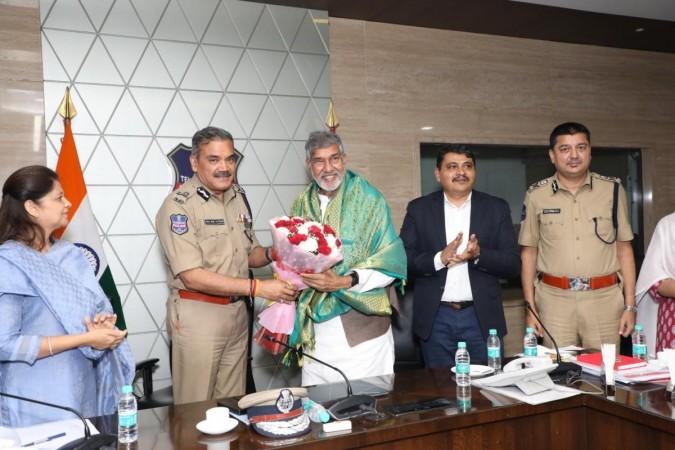 Kailash Satyarthi Lauds Telangana Police For Preventing Trafficking Kailash Satyarthi Lauds Telangana Police For Preventing Trafficking