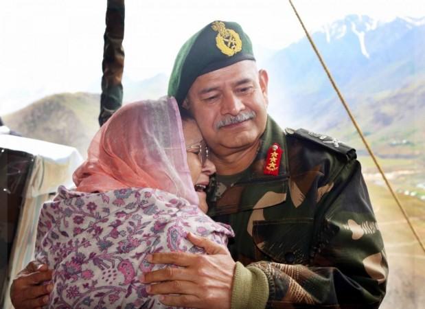Army Chief with families of Kargil heroes