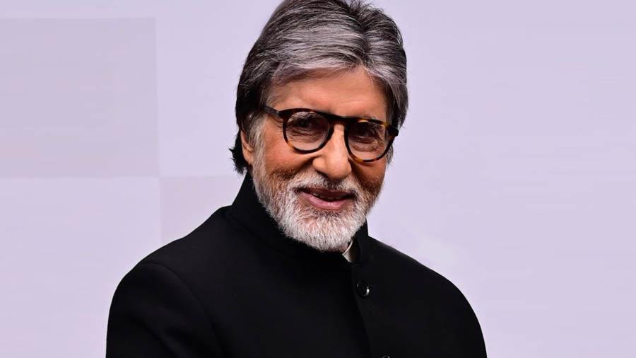 Why Is Amitabh Bachchan Seen Wearing Hand Bandage On KBC; Big B Opens ...