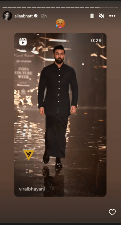 Punjabi Munda Ranbir Kapoor exudes royalty as he walks the runway in black  lungi-inspired skirt draped pant; wifey Alia Bhatt can't stop drooling -  IBTimes India