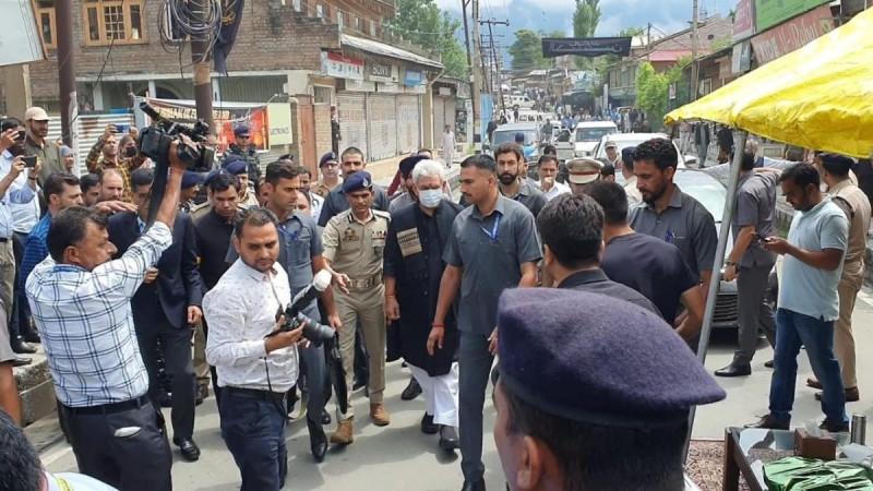 J&K L-G joins 10th Muharram procession in Srinagar J&K L-G joins 10th Muharram procession in Srinagar