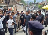 J&K L-G joins 10th Muharram procession in Srinagar