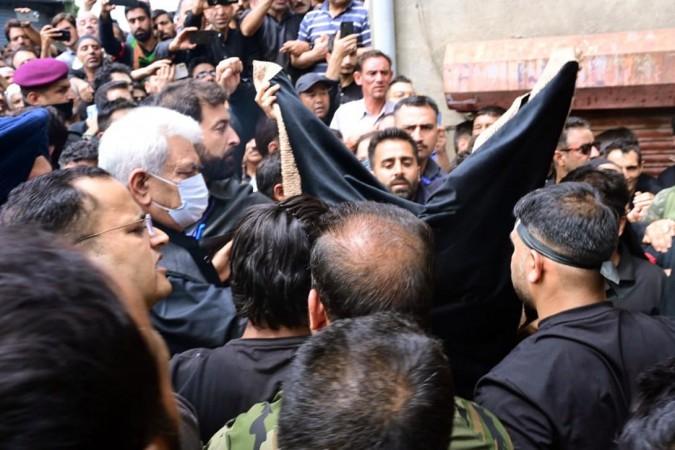 J&K L-G joins 10th Muharram procession in Srinagar J&K L-G joins 10th Muharram procession in Srinagar