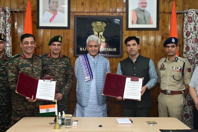 Army to hand over 139.04 acres of land situated in J&K's Srinagar to administration Army to hand over 139.04 acres of land situated in J&K's Srinagar to administration