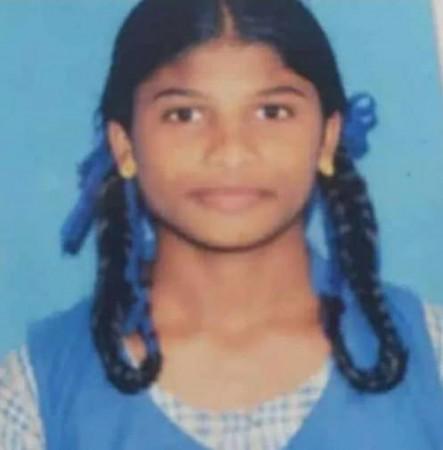 Schoolgirl collapses while singing national anthem, dies before reaching hospital in K'taka Schoolgirl collapses while singing national anthem, dies before reaching hospital in K'taka