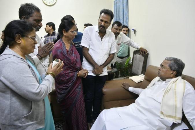 Kin Of Techie Couple Found Dead In US Seek CM Siddaramaiah's Help Kin Of Techie Couple Found Dead In US Seek CM Siddaramaiah's Help
