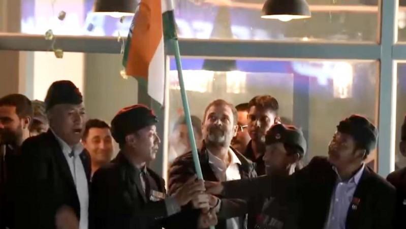 Rahul Gandhi Visits Leh Market With Army Veterans Rahul Gandhi Visits Leh Market With Army Veterans