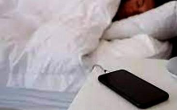 Do Not Sleep Next To Your IPhones While Charging, Warns Apple