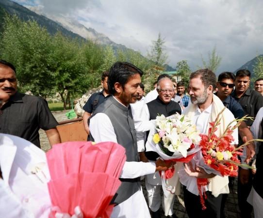 Congress leaders welcoming Rahul Gandhi at Srinagar Rahul Gandhi