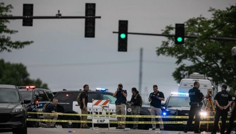 File photo: Police officers take photos and investigate at the scene of a mass shooting in Highland Park, Illinois, the United States, July 4, 2022. Six people have been confirmed killed in a mass shooting at an Independence Day parade Monday morning in Highland Park in the northern suburbs of Chicago, Illinois. (Photo by Vincent Johnson/Xinhua) Illinois gun fire