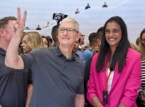 PV Sindhu Meets Tim Cook, Offers Badminton Match To Apple CEO