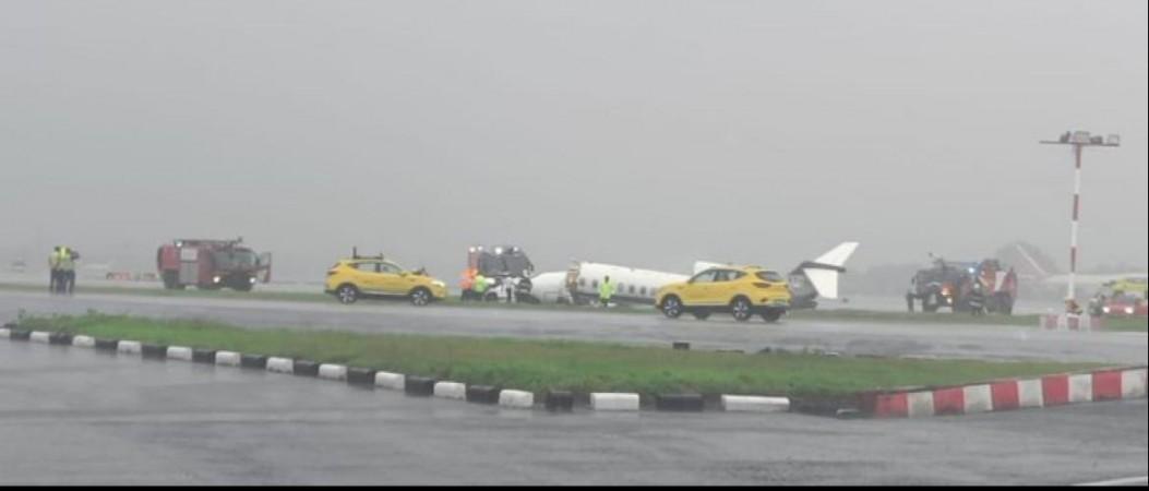 VSR Ventures Learjet 45 airplane crash lands in Mumbai VSR Ventures Learjet 45 airplane crash lands in Mumbai