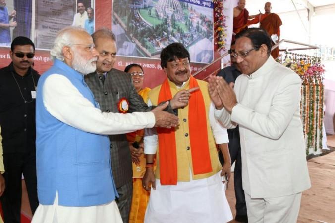 PM Narendra Modi at the inauguration of Jaipur Foot camp in Mhow, Indore on 14th April, 2016. MHOW ( Indore ) jaipur foot camp 14 th April 2016