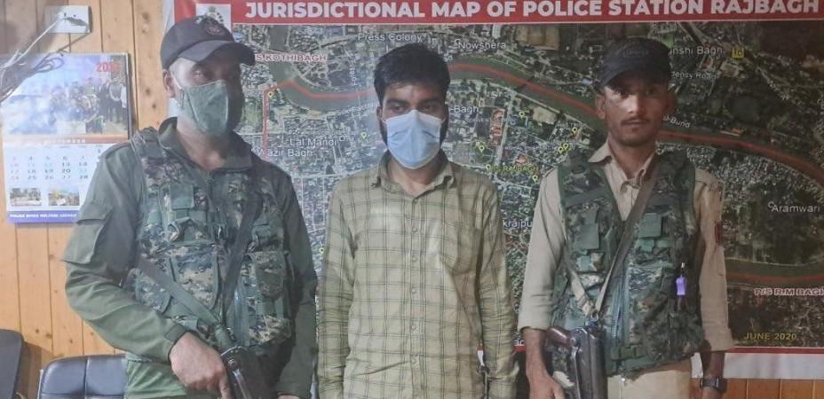 Fake doctor arrested by Srinagar Police from L D Hospital Fake doctor
