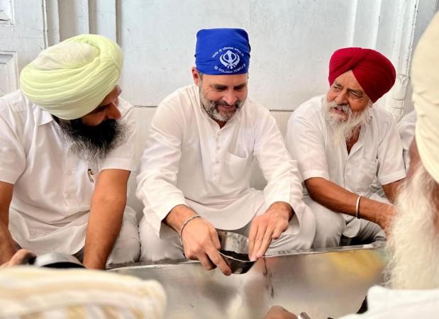 Rahul Gandhi visits Golden Temple; offers Rahul Gandhi visits Golden Temple; offers