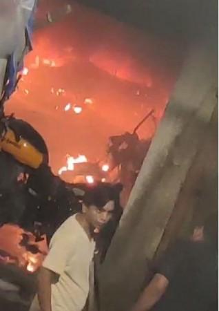 Five Women Among 7 Killed In Mumbai Building Parking Lot Fire (Ld) Five Women Among 7 Killed In Mumbai Building Parking Lot Fire (Ld)