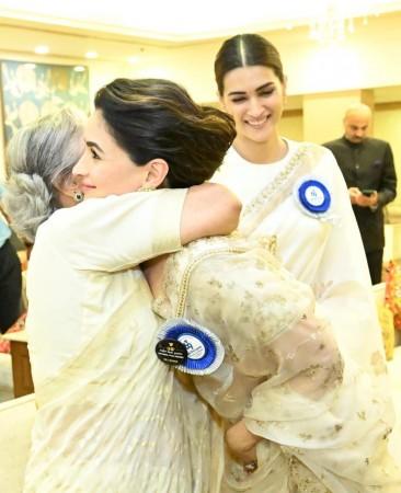 waheeds rehman hugs Alia Bhatt