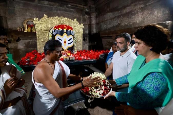 Rahul, Priyanka Offer Prayers At Telangana's Ramappa Temple Rahul, Priyanka Offer Prayers At Telangana's Ramappa Temple